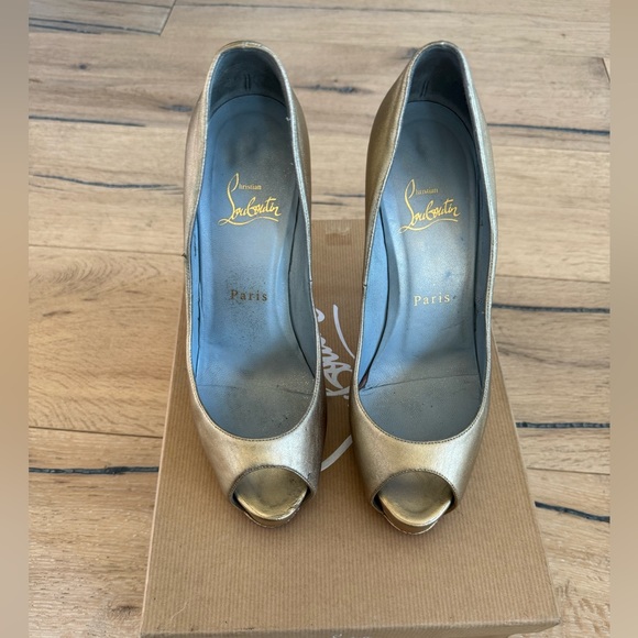 Christian Louboutin Vendome Gold pump - Picture 1 of 7